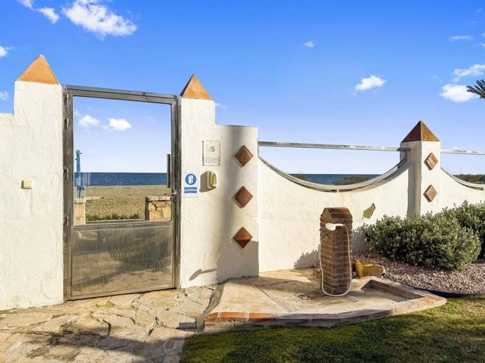 Image No.28-5 Bed Townhouse for sale