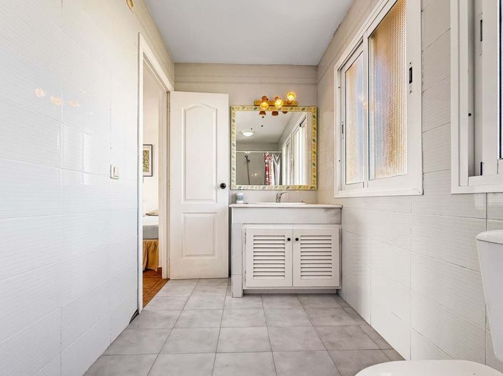 Image No.36-5 Bed Townhouse for sale