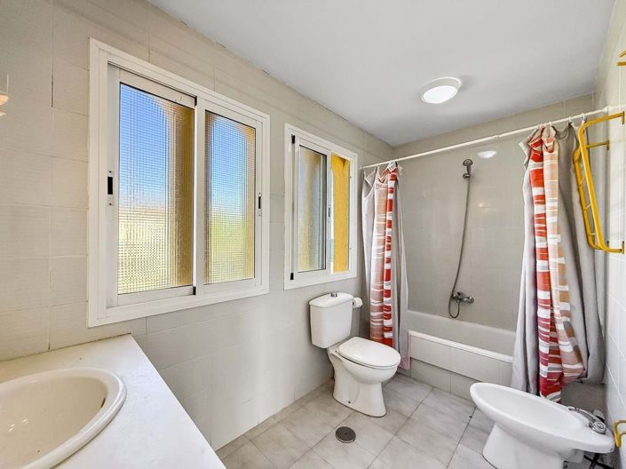 Image No.37-5 Bed Townhouse for sale