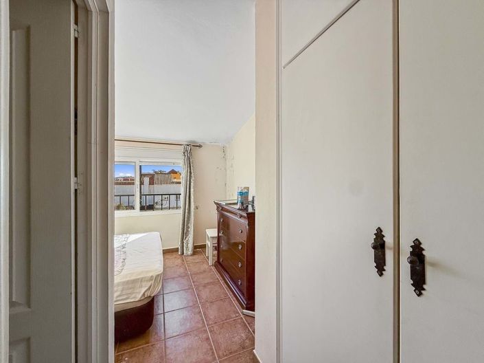 Image No.40-5 Bed Townhouse for sale