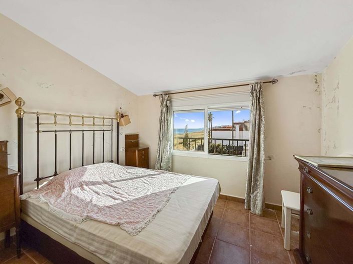 Image No.42-5 Bed Townhouse for sale
