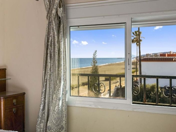 Image No.43-5 Bed Townhouse for sale