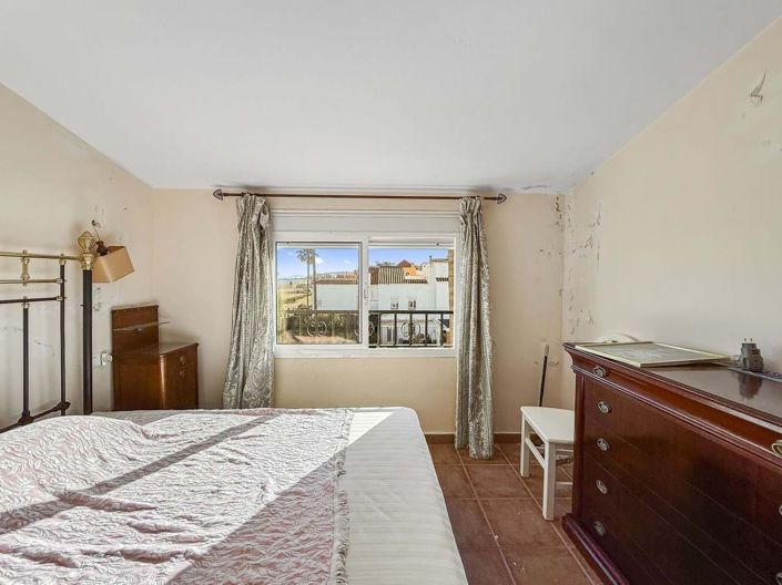 Image No.46-5 Bed Townhouse for sale