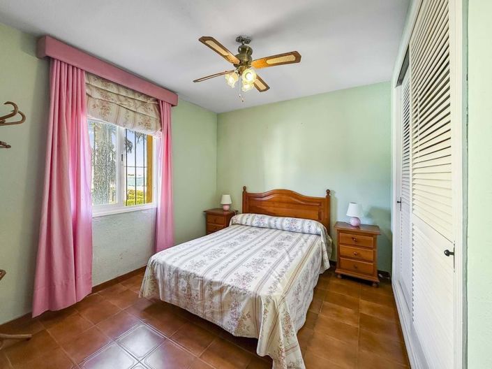 Image No.48-5 Bed Townhouse for sale