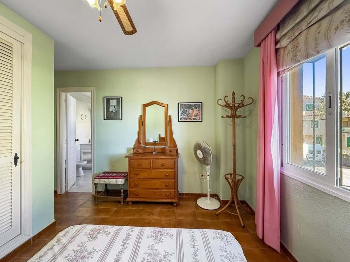 Image No.52-5 Bed Townhouse for sale