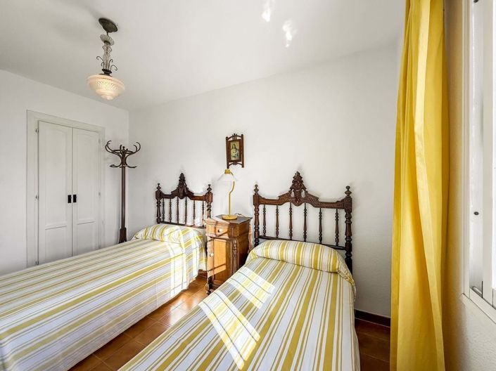 Image No.57-5 Bed Townhouse for sale