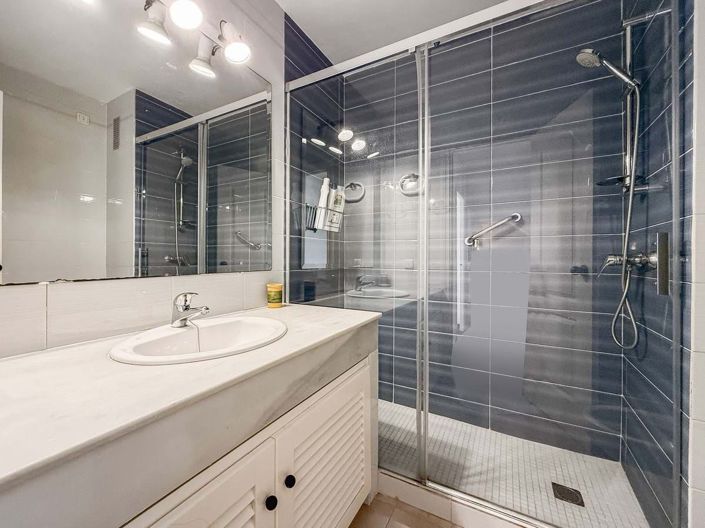 Image No.60-5 Bed Townhouse for sale