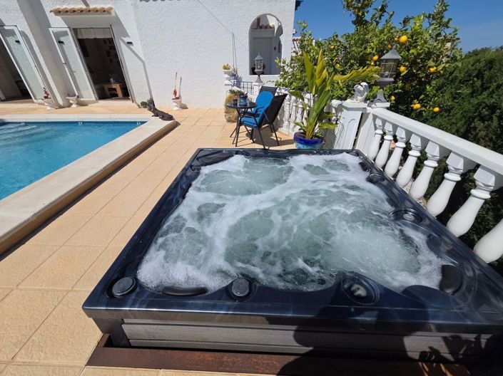 Image No.25-2 Bed Semi-Detached for sale