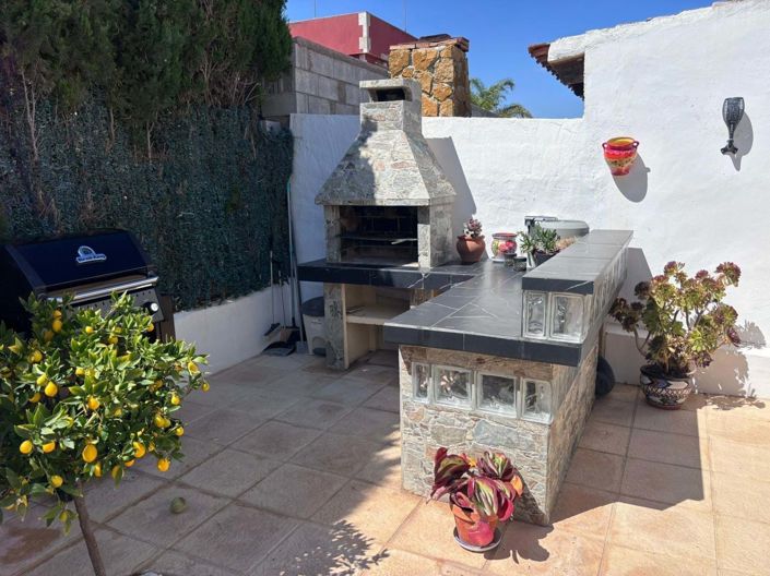 Image No.32-2 Bed Semi-Detached for sale