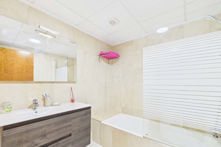 Image No.21-3 Bed Apartment for sale