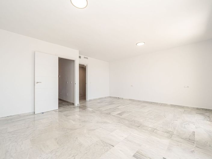 Image No.34-4 Bed Townhouse for sale