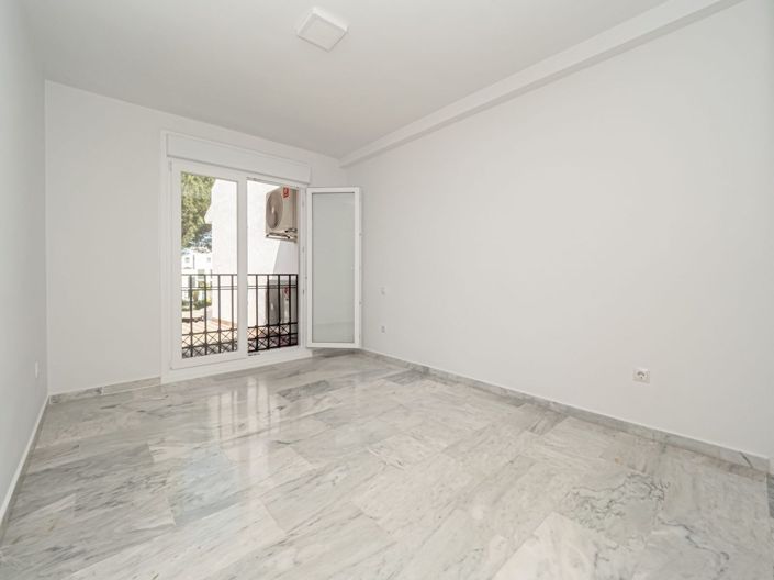 Image No.41-4 Bed Townhouse for sale
