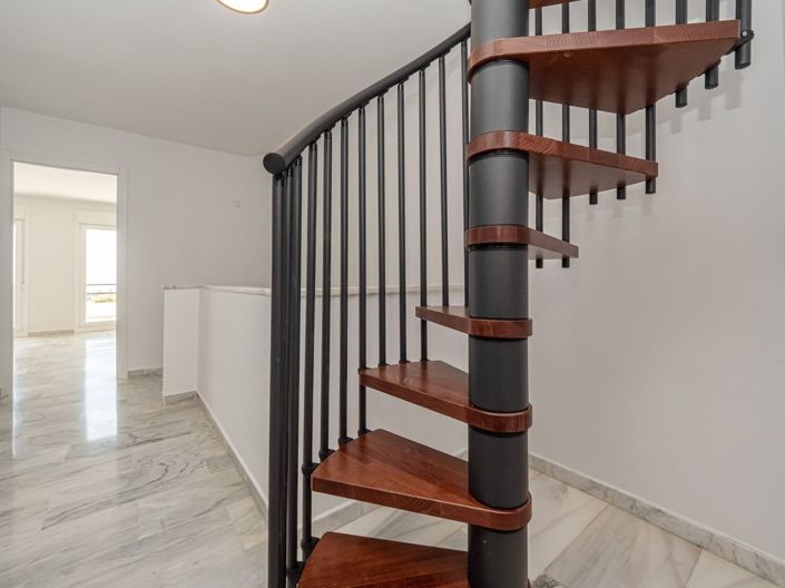 Image No.49-4 Bed Townhouse for sale
