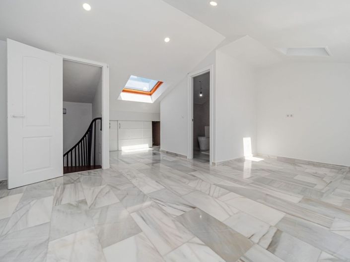 Image No.51-4 Bed Townhouse for sale
