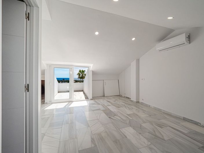 Image No.55-4 Bed Townhouse for sale
