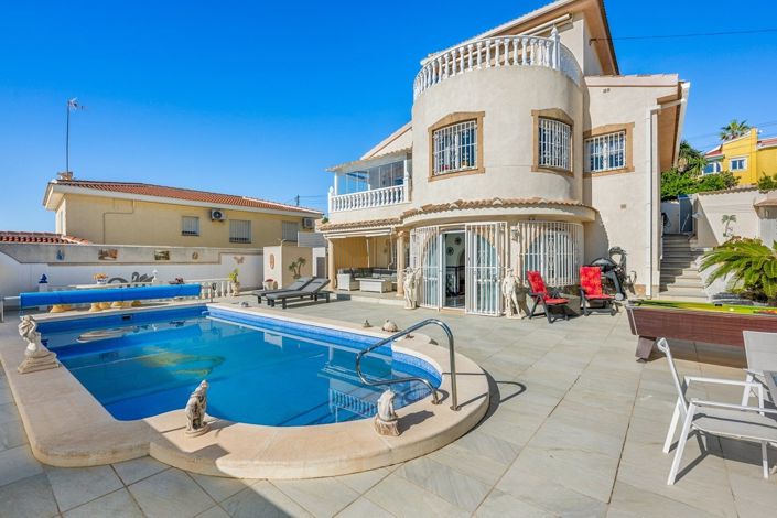 Image No.2-3 Bed Villa for sale