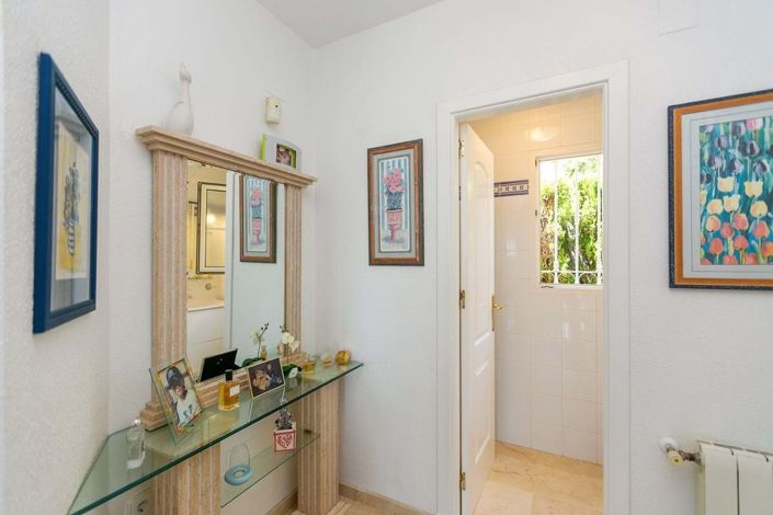 Image No.10-3 Bed Villa for sale