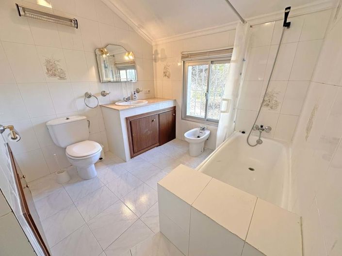 Image No.29-4 Bed Villa for sale