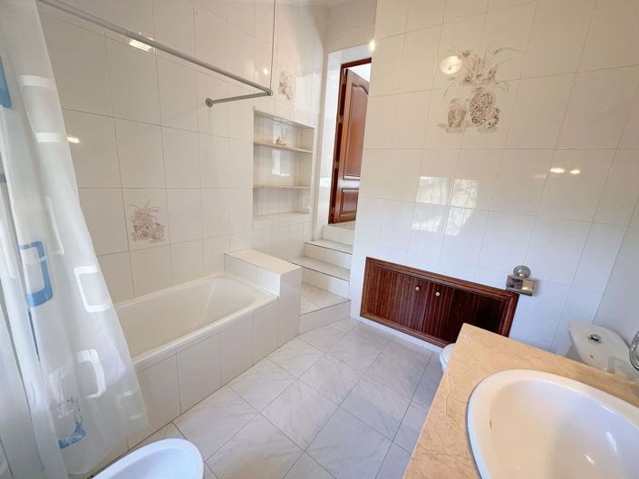 Image No.30-4 Bed Villa for sale