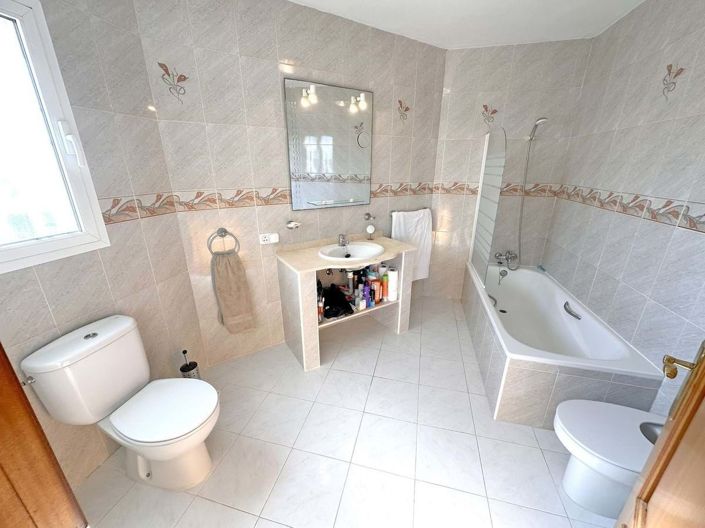 Image No.44-4 Bed Villa for sale