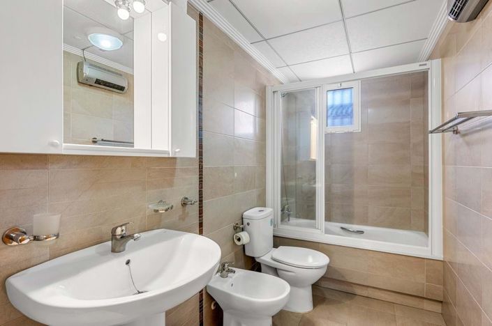 Image No.17-3 Bed Townhouse for sale