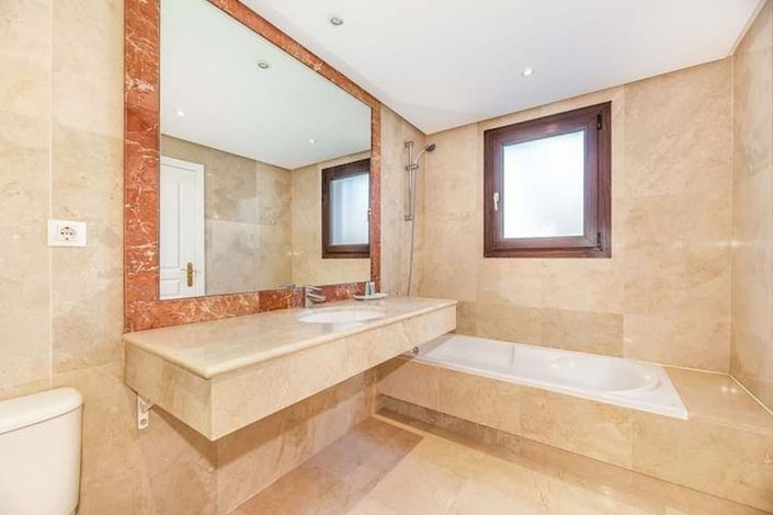 Image No.10-3 Bed Apartment for sale