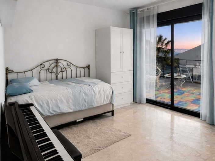 Image No.18-3 Bed Apartment for sale