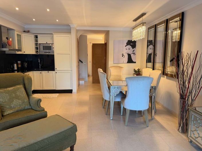 Image No.16-4 Bed Townhouse for sale