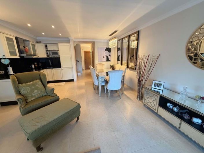 Image No.20-4 Bed Townhouse for sale
