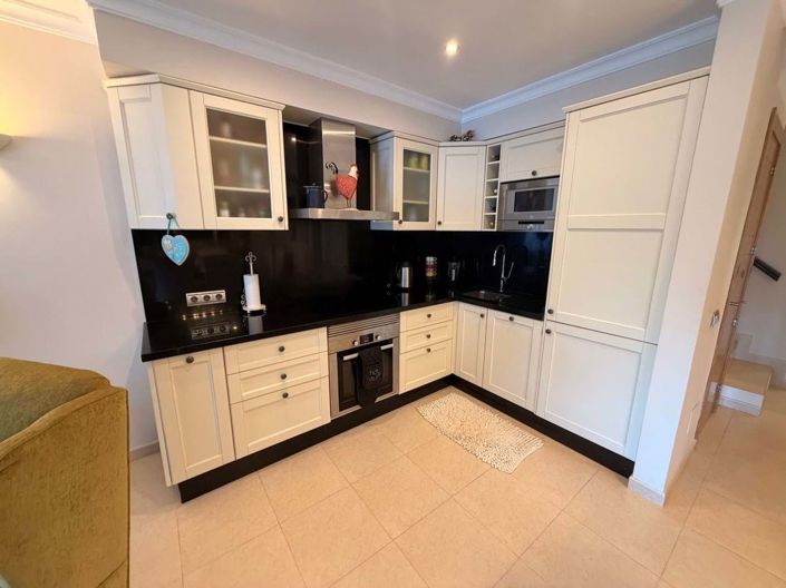 Image No.26-4 Bed Townhouse for sale
