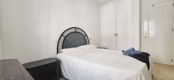 Image No.27-2 Bed Townhouse for sale