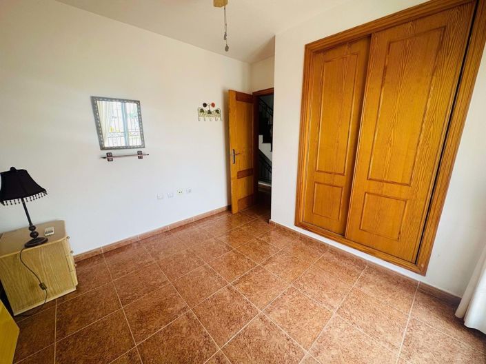 Image No.18-3 Bed Townhouse for sale