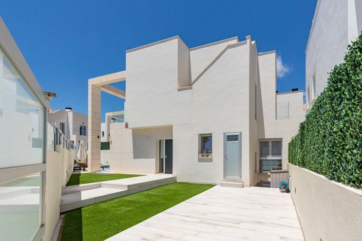 Image No.2-3 Bed Villa for sale