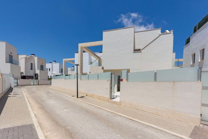 Image No.35-3 Bed Villa for sale