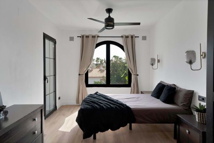 Image No.18-3 Bed Townhouse for sale
