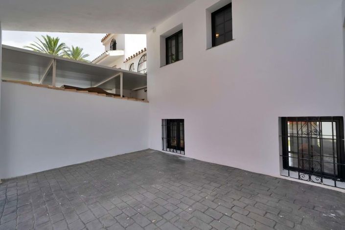 Image No.29-3 Bed Townhouse for sale