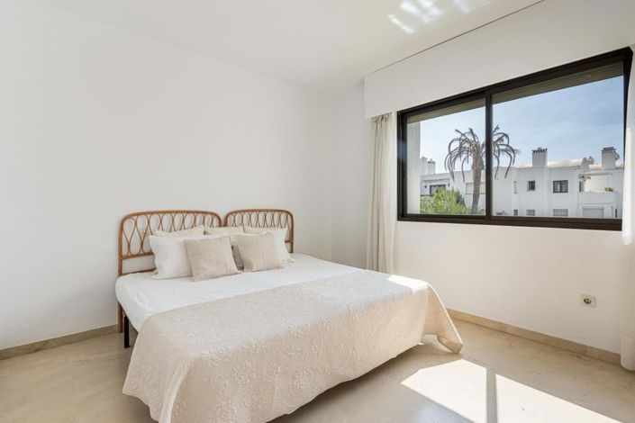 Image No.21-3 Bed Apartment for sale