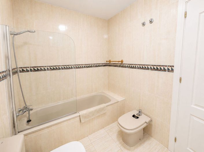 Image No.16-2 Bed Apartment for sale