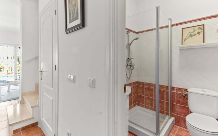 Image No.8-3 Bed Townhouse for sale