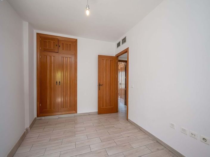 Image No.17-3 Bed Villa for sale