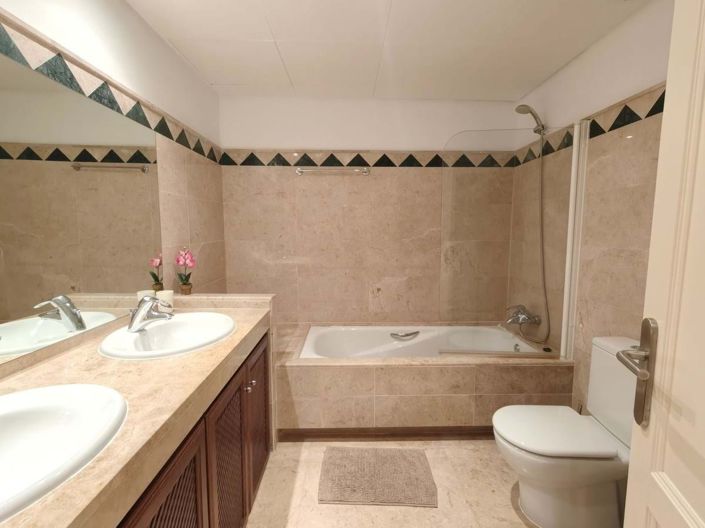 Image No.15-3 Bed Apartment for sale