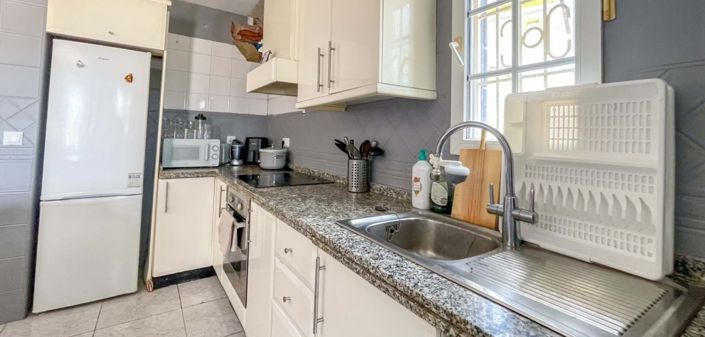 Image No.20-4 Bed Townhouse for sale