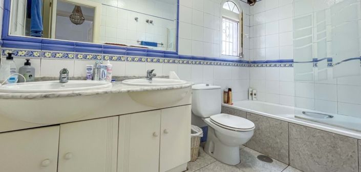 Image No.24-4 Bed Townhouse for sale