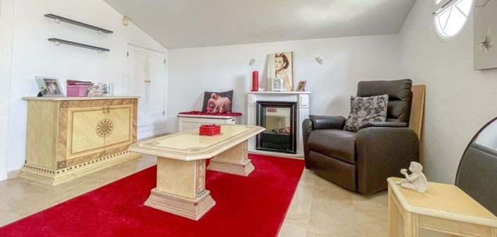 Image No.28-4 Bed Townhouse for sale