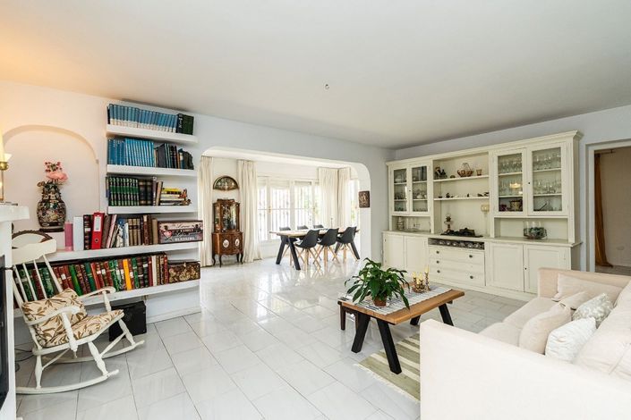Image No.4-6 Bed Villa for sale