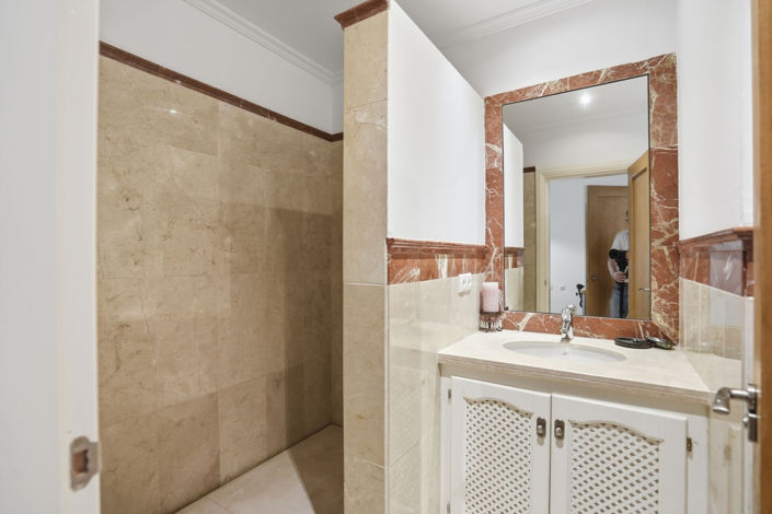 Image No.28-4 Bed Villa for sale