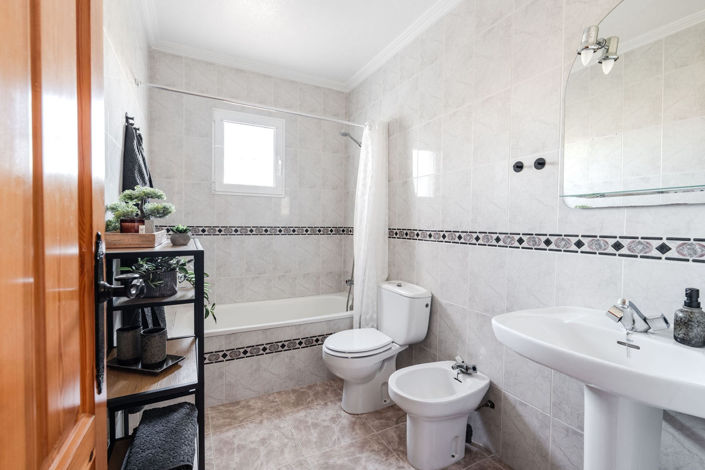 Image No.19-3 Bed Townhouse for sale
