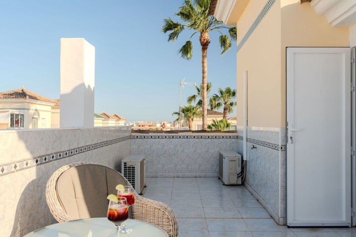 Image No.20-3 Bed Townhouse for sale