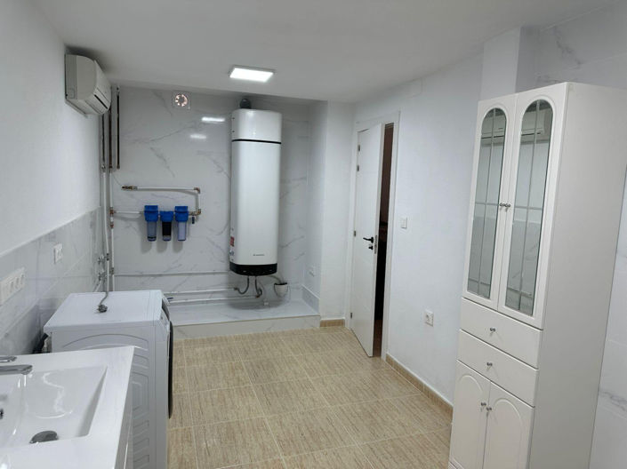 Image No.22-4 Bed Townhouse for sale