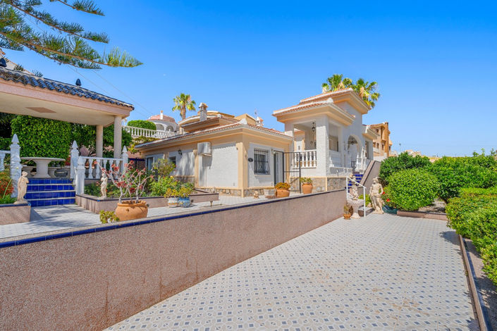 Image No.2-4 Bed Villa for sale